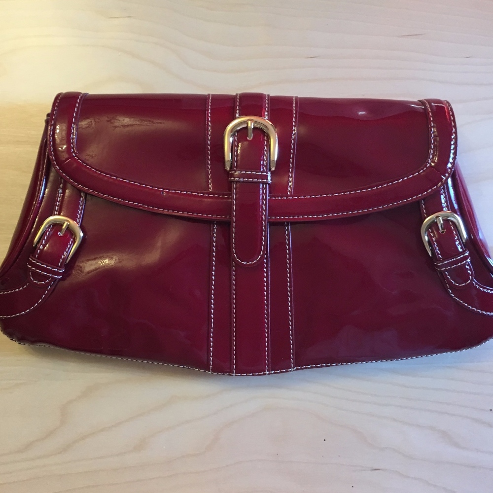 Maxi New York Signature Red Clutch Women's Purse - Picture 2 of 8